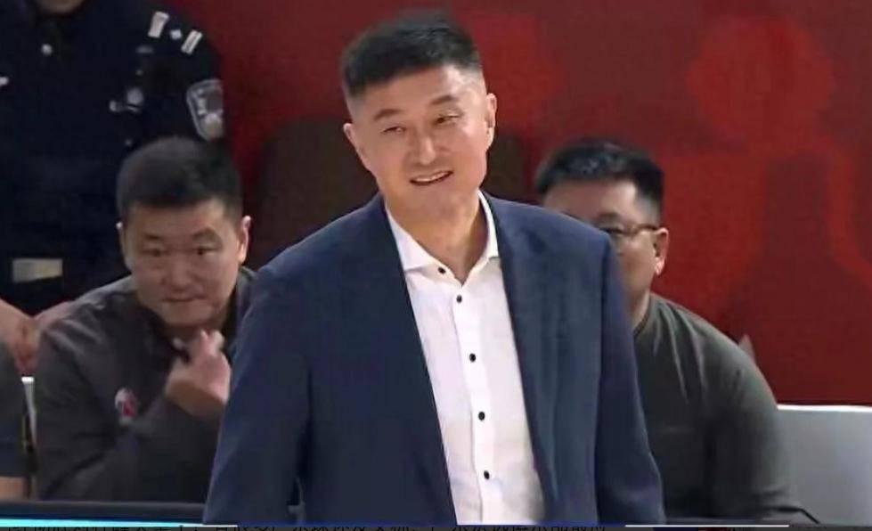 世俱杯足球直播-上海申花队连续三轮不胜，教练组紧急调整战术